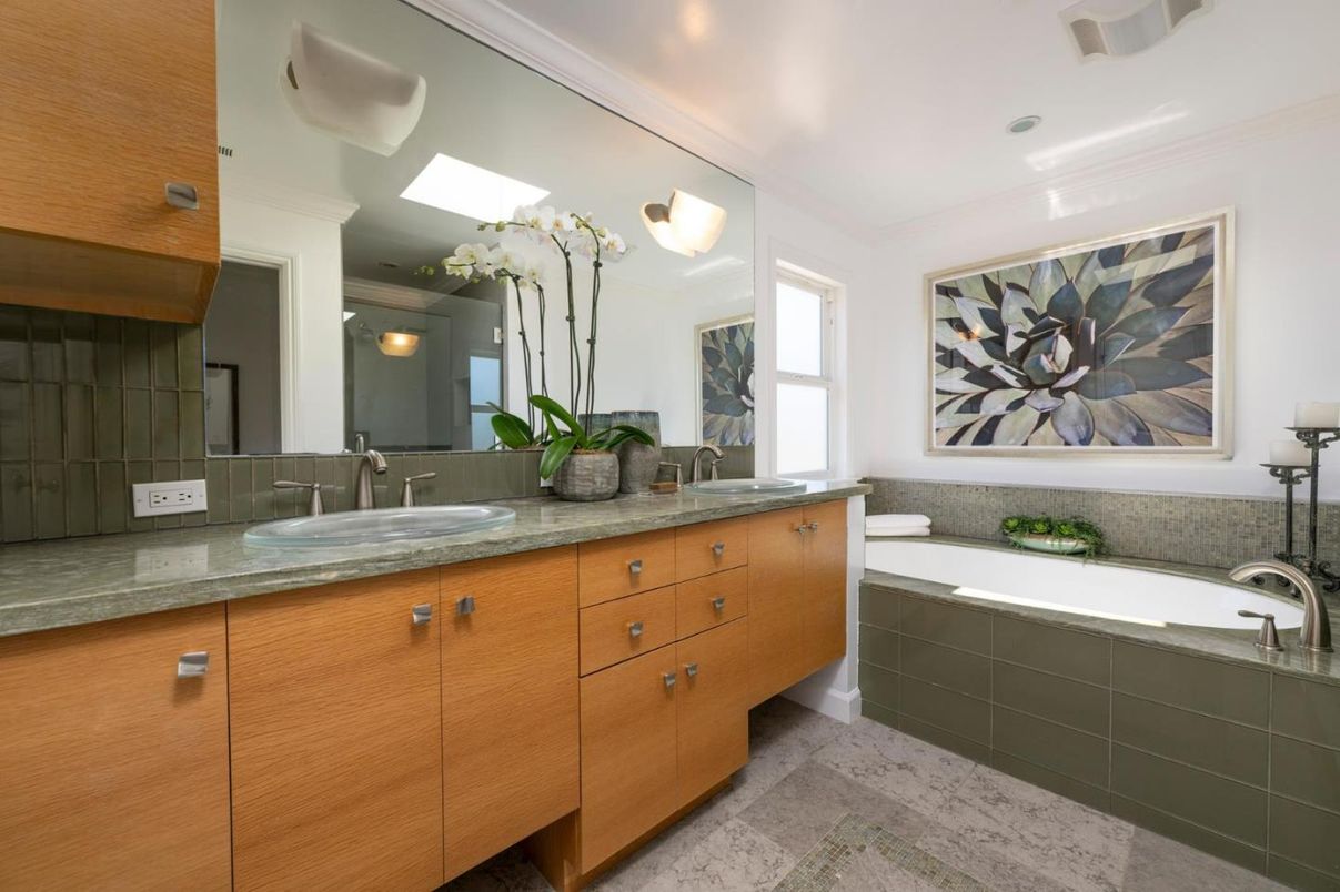 Bathroom, Dual Sink Vanities, Interior, Recessed Lighting