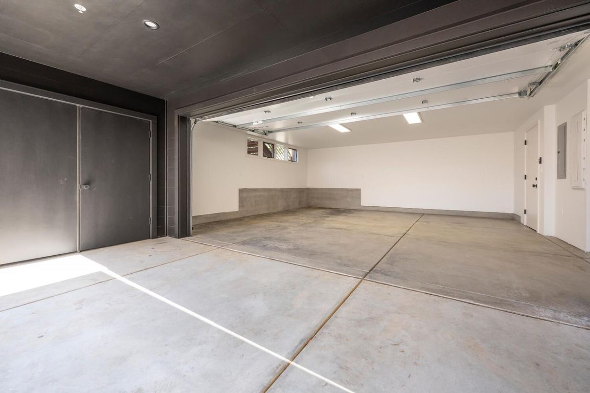 Garage, Interior