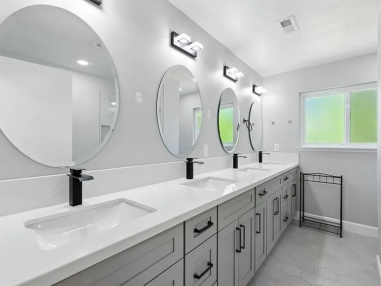 Bathroom, Dual Sink Vanities, Interior, Recessed Lighting