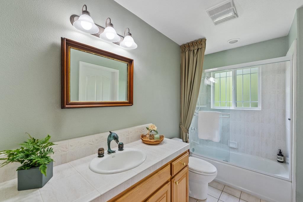 Bathroom, Interior, Tile Countertops