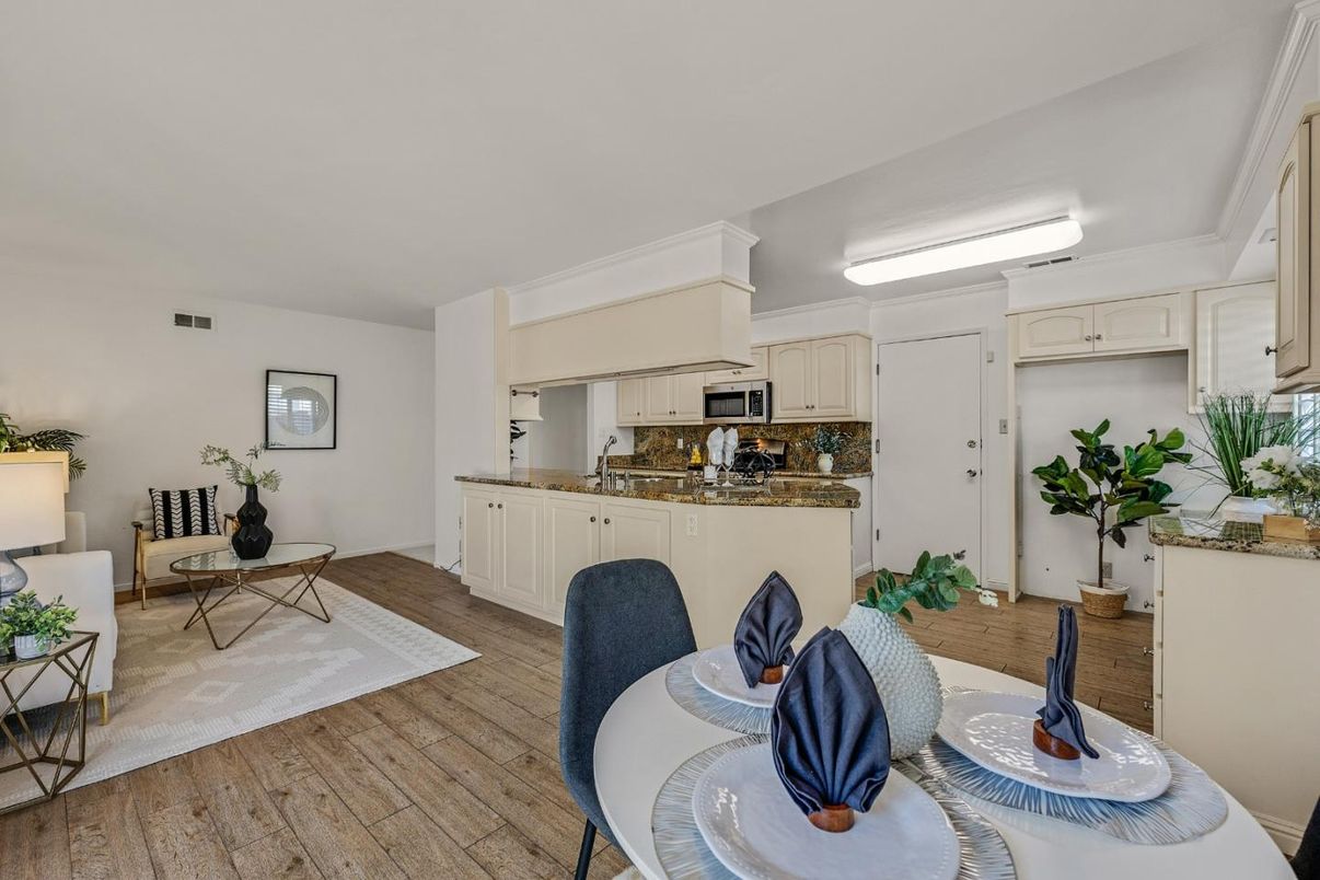 Dining room, Interior, Kitchen, Stainless Steel Appliances, Wood Texture Flooring