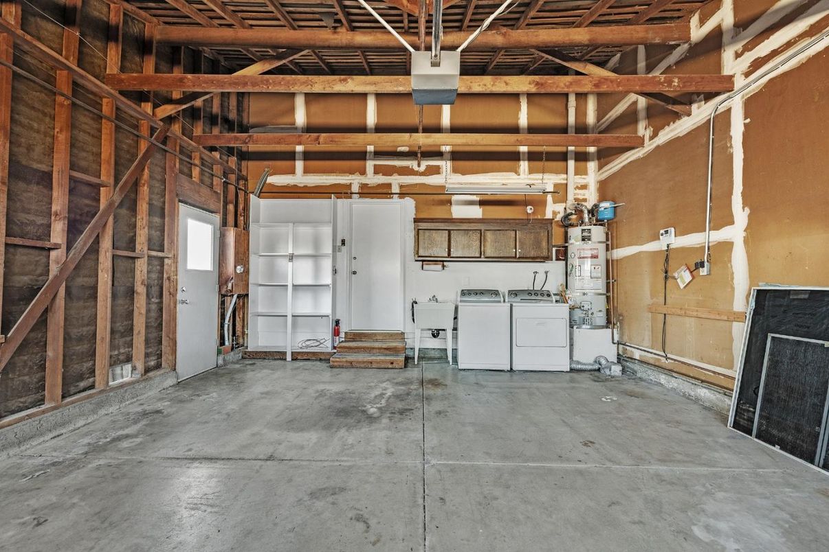 Garage, Interior, Washer, Wooden Beams
