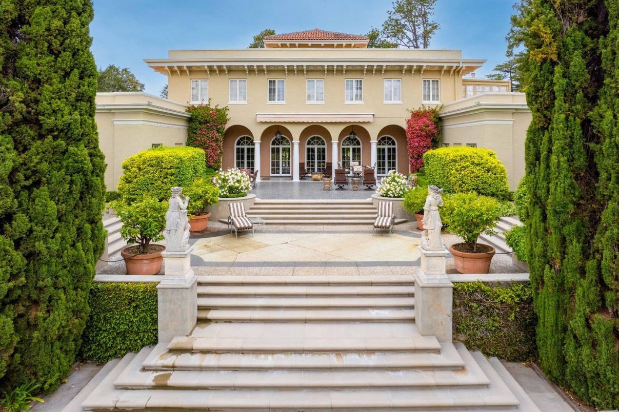 Exterior, Facade, Mediterranean