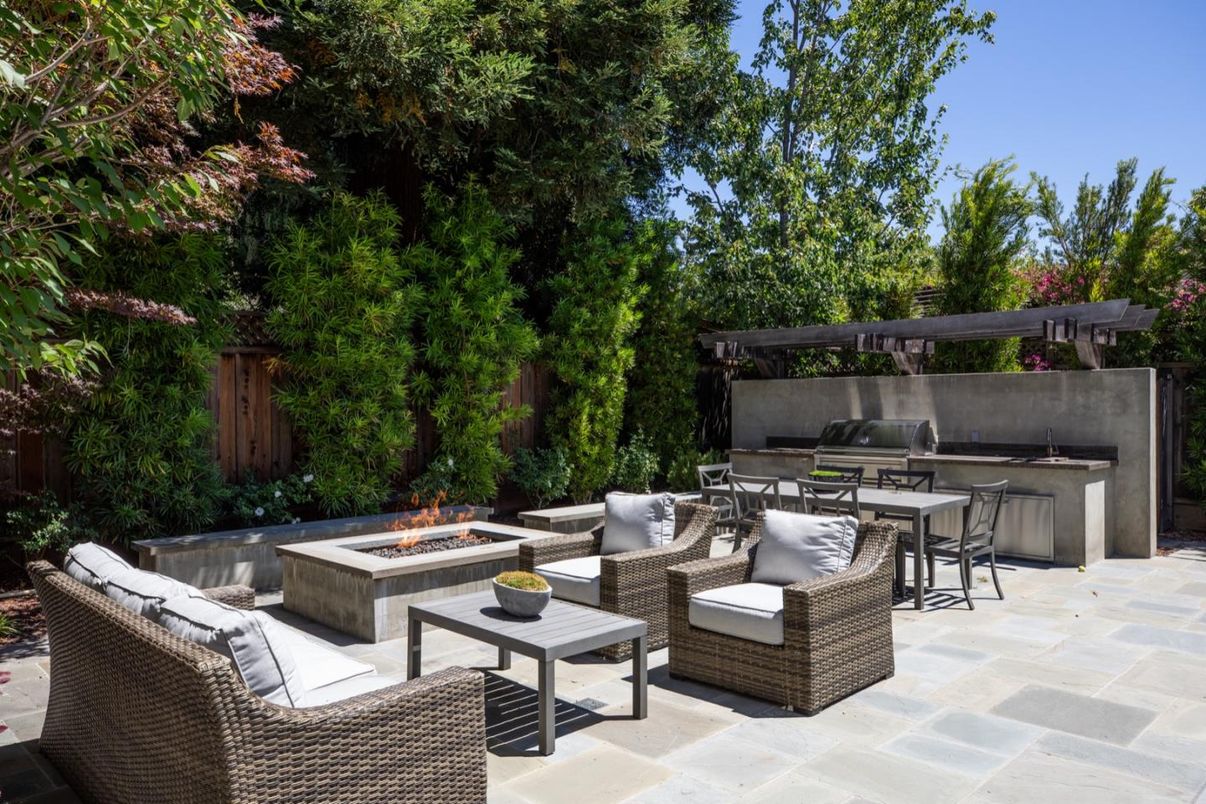 Exterior, Outdoor Kitchen