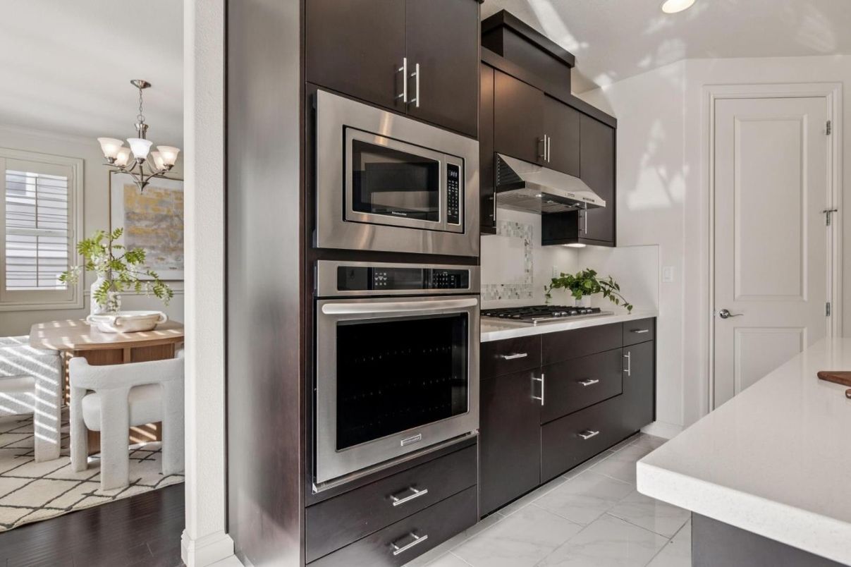 Chandelier, Dining room, Interior, Kitchen, Marble, Pendant Lights, Stainless Steel Appliances, Wood Texture Flooring