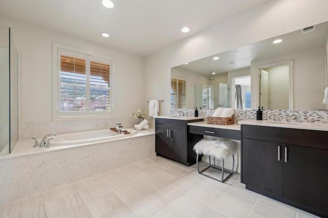 Bathroom, Interior, Recessed Lighting