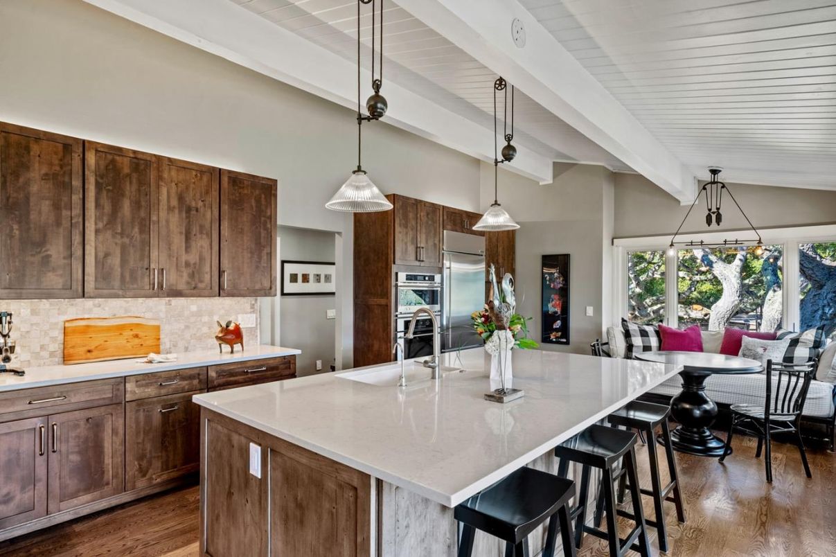 Dining room, Interior, Kitchen, Pendant Lights, Stainless Steel Appliances, Wood Texture Flooring