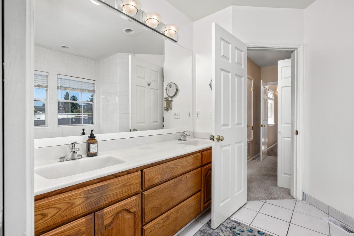 Bathroom, Dual Sink Vanities, Interior