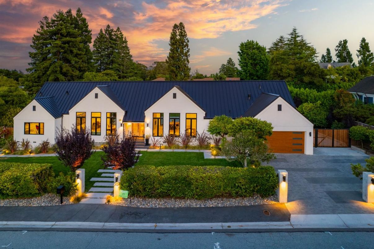 Attached, Exterior, Facade, Farmhouse