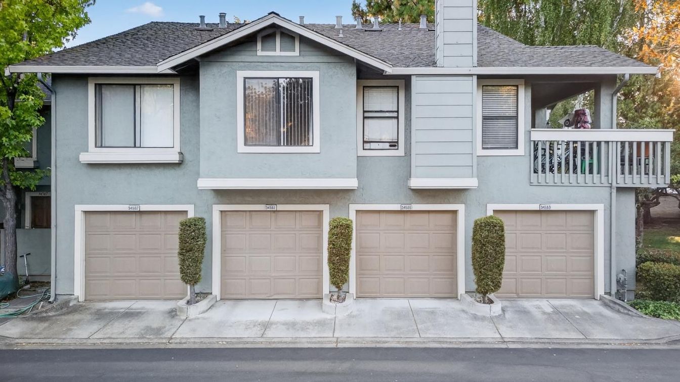 Attached, Exterior, Facade, Raised Ranch