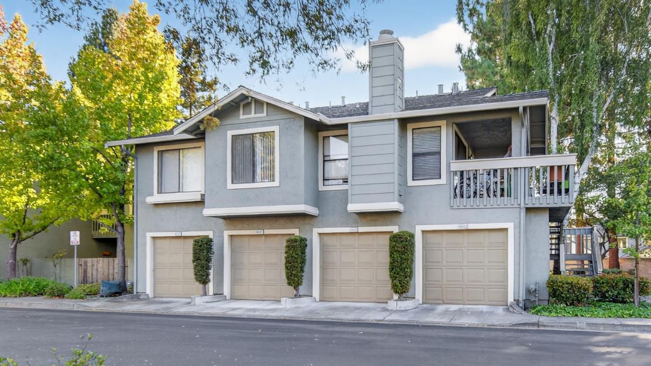 Attached, Exterior, Facade, Raised Ranch