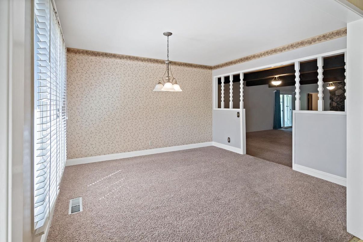 Empty room, Interior, Pendant Lights