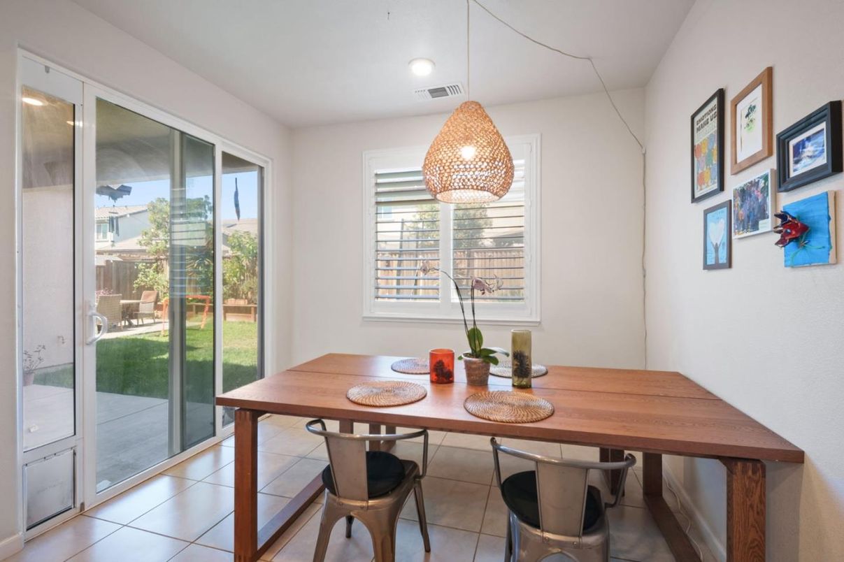 Dining room, Interior, Recessed Lighting