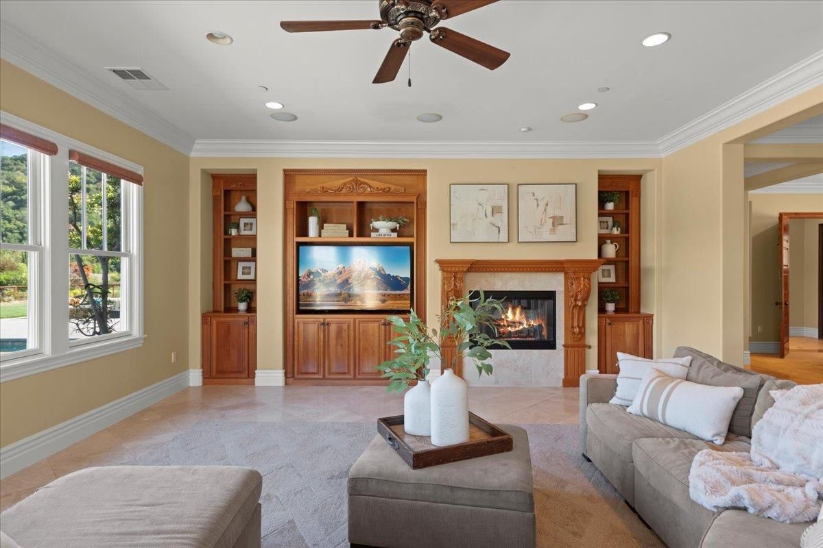 Fireplace, Interior, Living room, Recessed Lighting