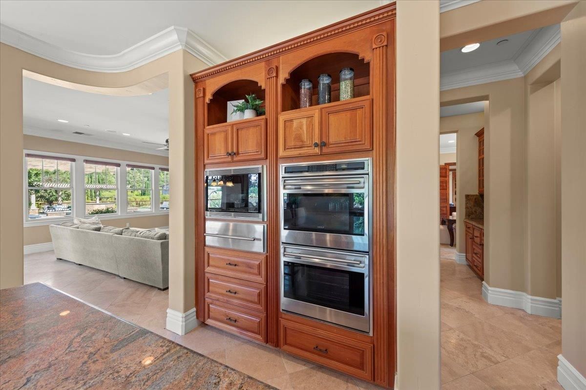 Interior, Kitchen, Living room, Recessed Lighting, Stainless Steel Appliances