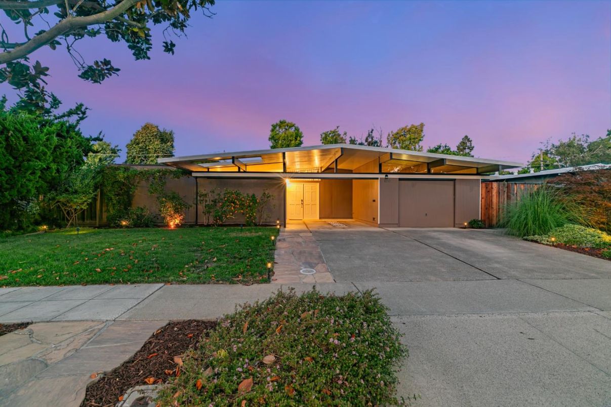 Backyard, Exterior, Facade, Modern