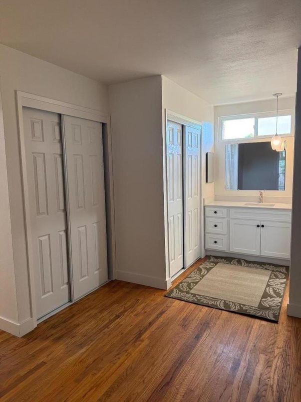 Interior, Pendant Lights, Wood Texture Flooring