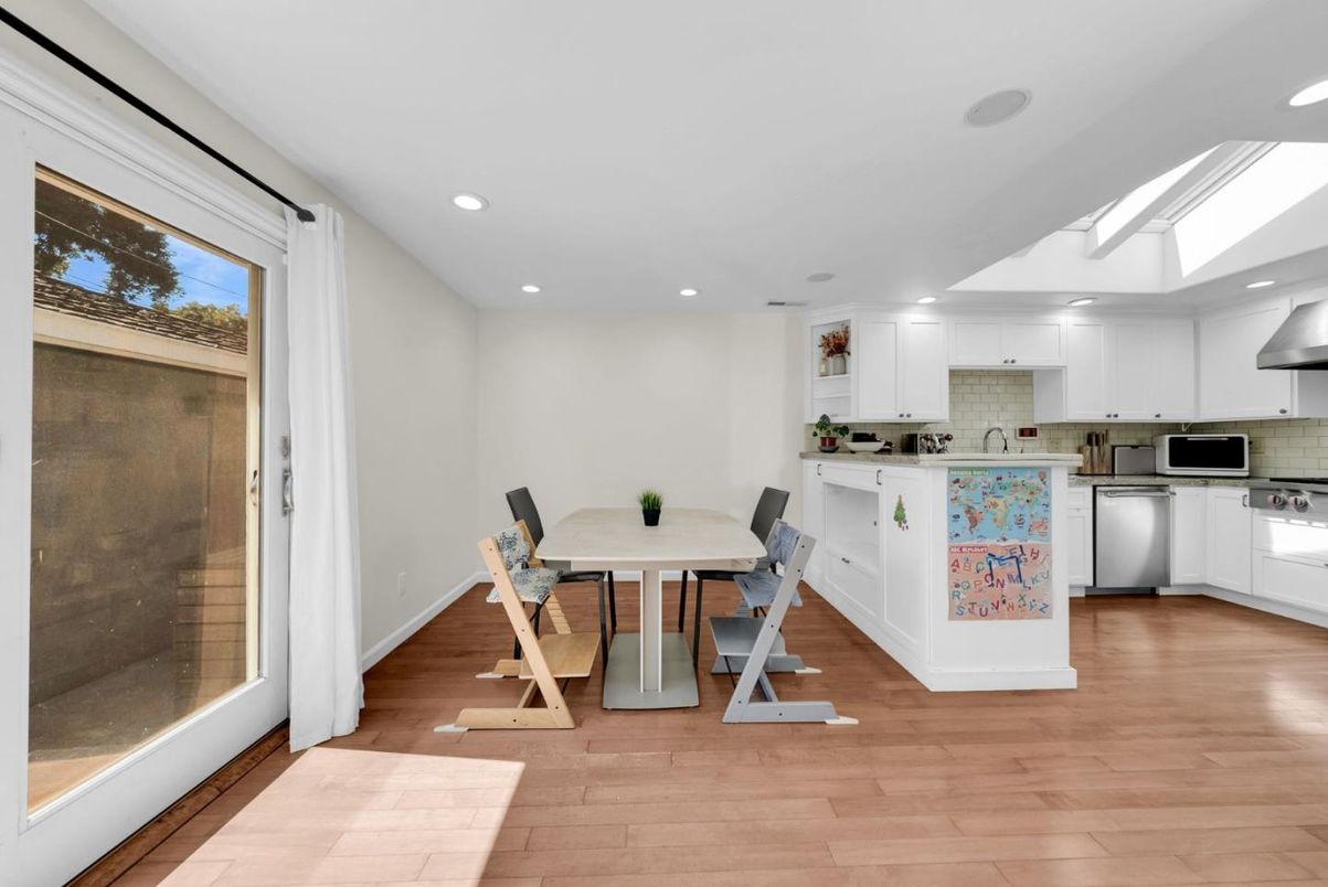 Dining room, Interior, Kitchen, Recessed Lighting, Wood Texture Flooring