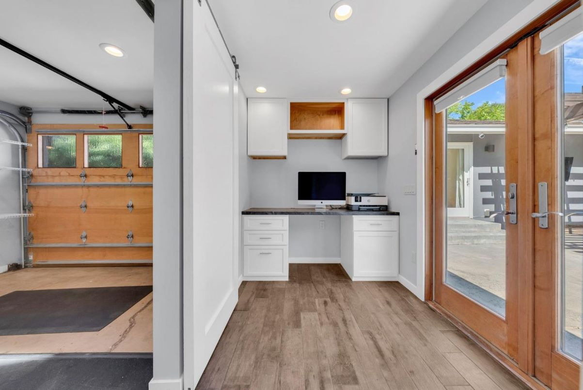 Home Office, Interior, Recessed Lighting, Wood Texture Flooring