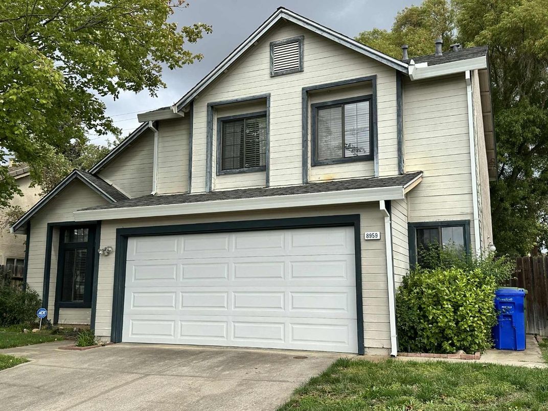 Attached, Exterior, Facade, American Craftsman