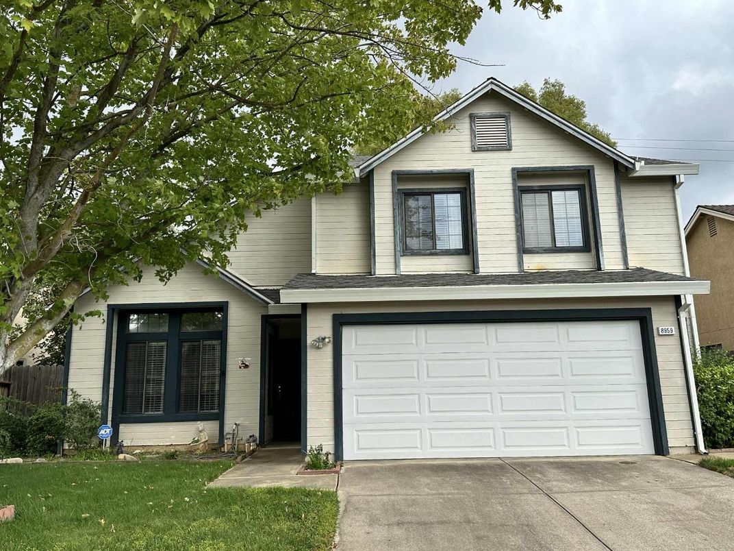 Attached, Exterior, Facade, American Craftsman