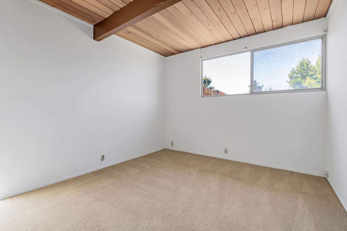 Empty room, Interior, Wooden Beams, Wooden Ceilings