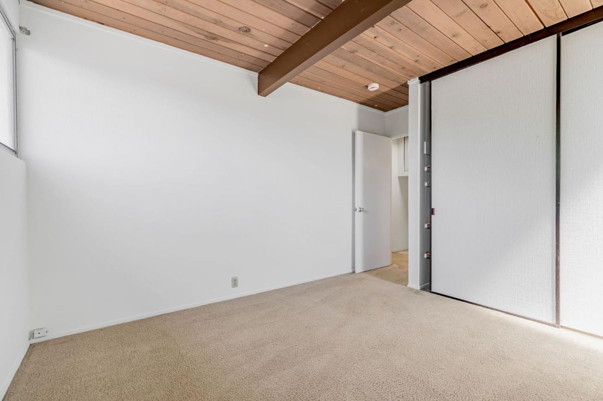 Empty room, Interior, Recessed Lighting, Wooden Beams, Wooden Ceilings