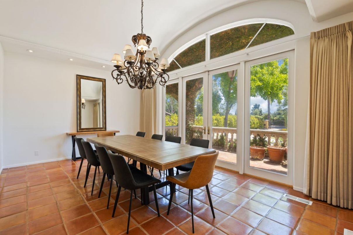 Chandelier, Dining room, Interior, Recessed Lighting