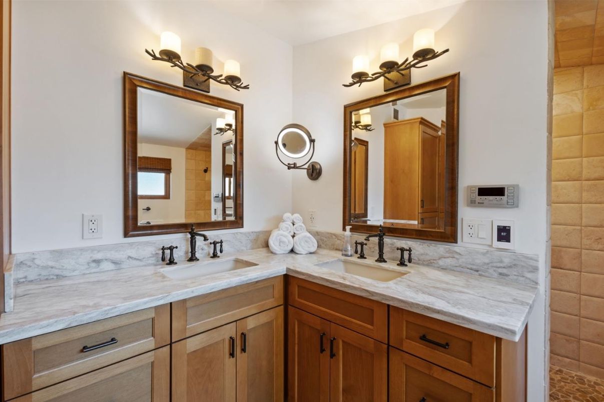 Bathroom, Dual Sink Vanities, Interior