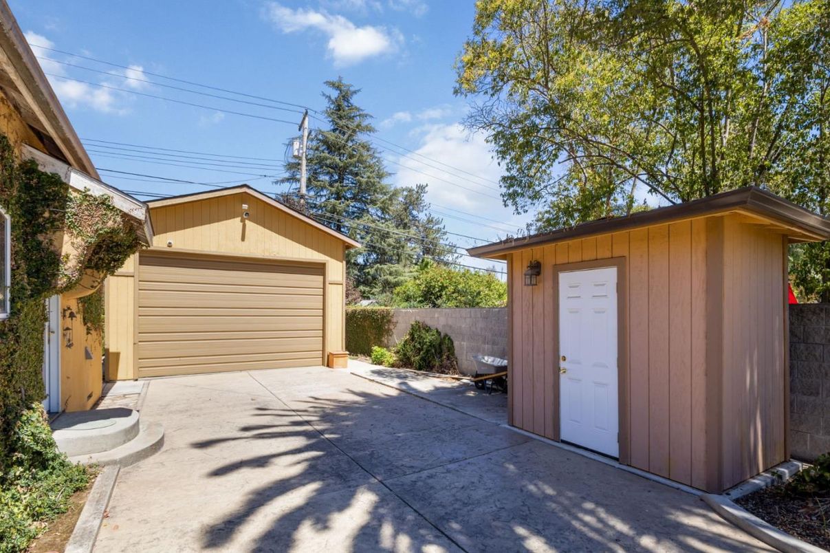 Detached Garage, Exterior