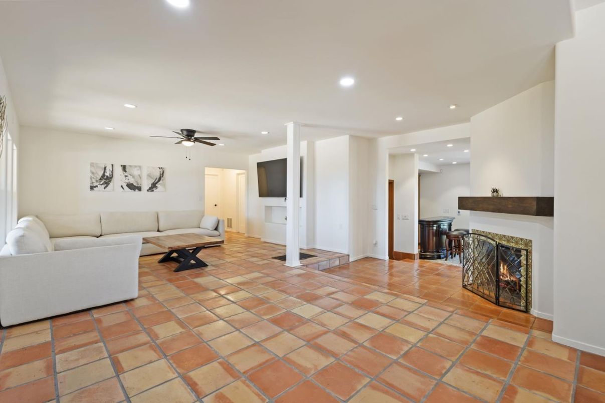 Fireplace, Interior, Living room, Recessed Lighting