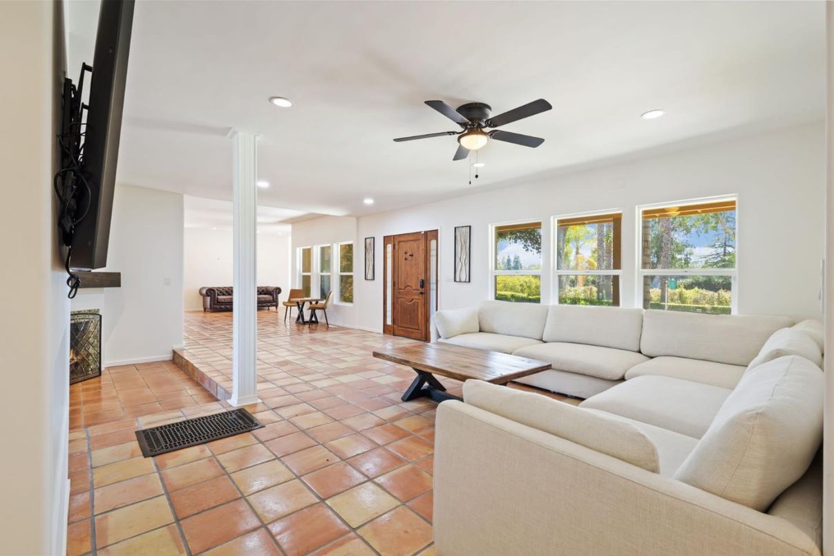 Fireplace, Interior, Living room, Recessed Lighting