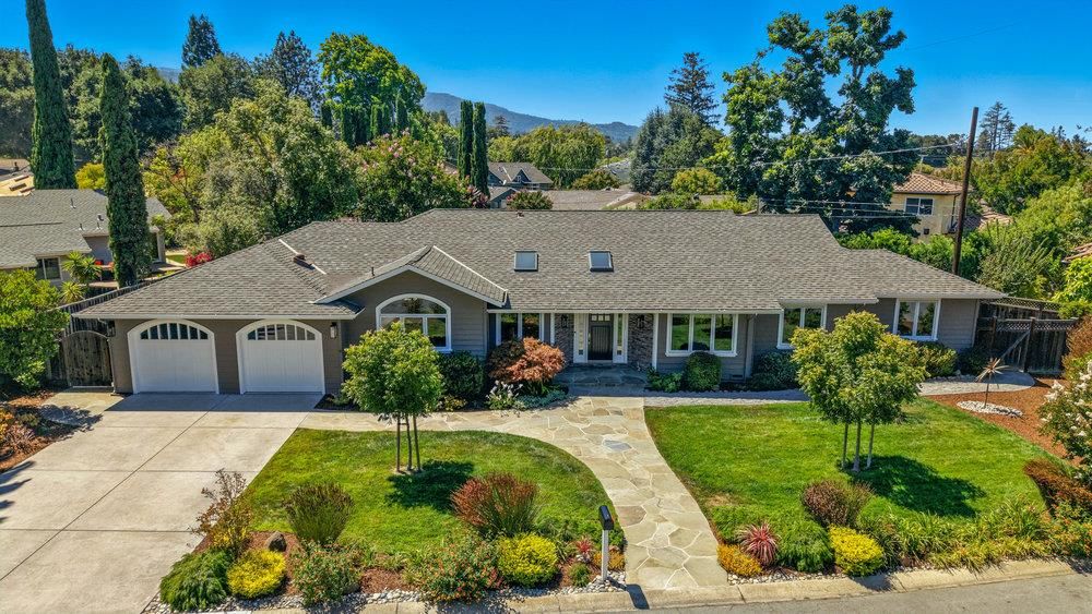 Attached, Exterior, Facade, Ranch