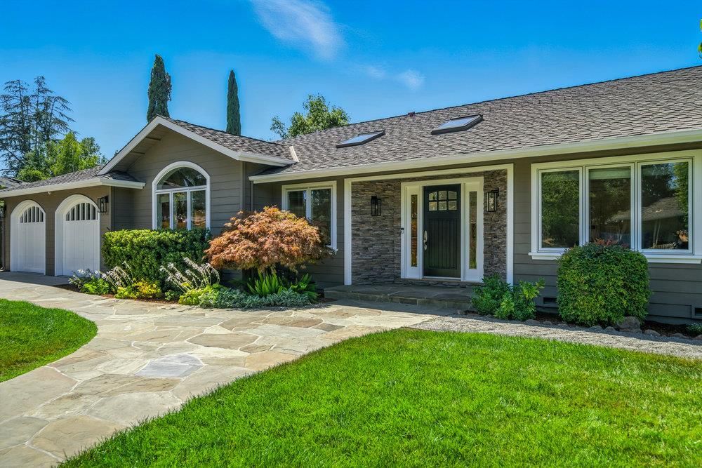 Exterior, Facade, Ranch