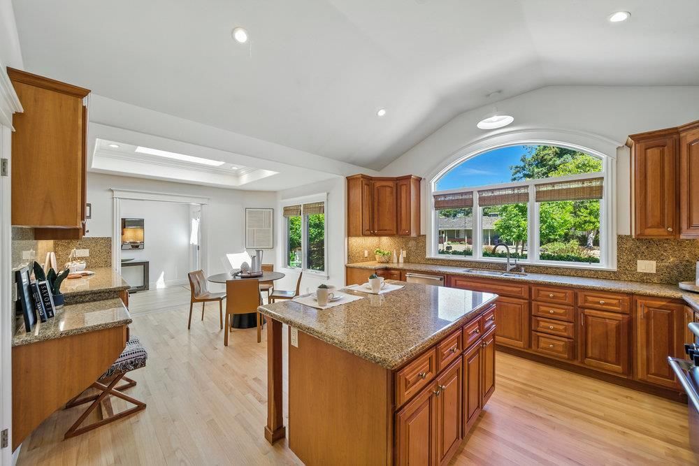 Dining room, Interior, Kitchen, Recessed Lighting, Wood Texture Flooring