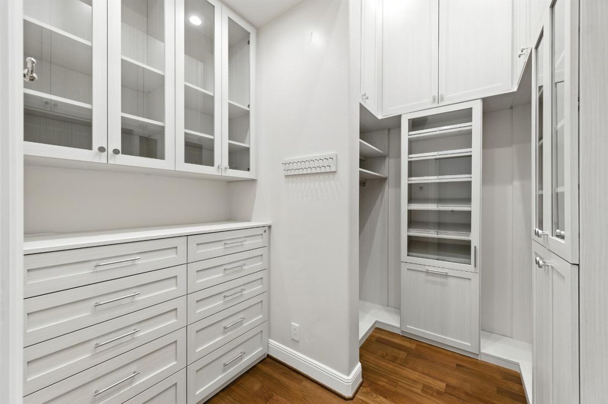 Interior, Recessed Lighting, Walk-in Closets, Wood Texture Flooring
