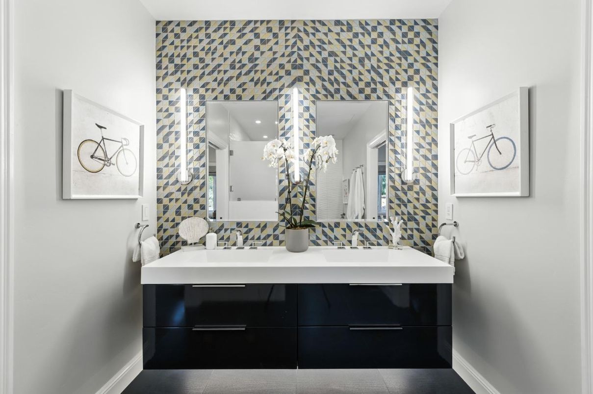 Bathroom, Dual Sink Vanities, Interior, Recessed Lighting