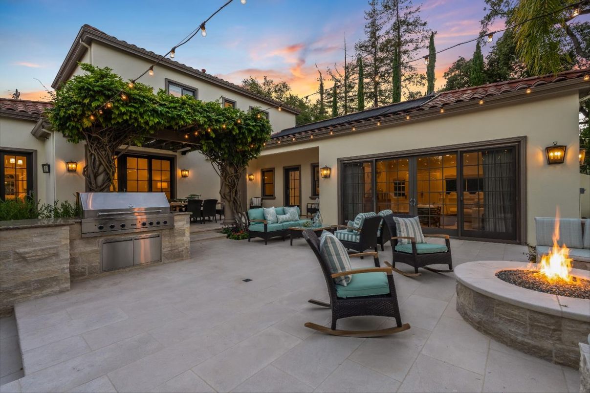 Exterior, Outdoor Kitchen