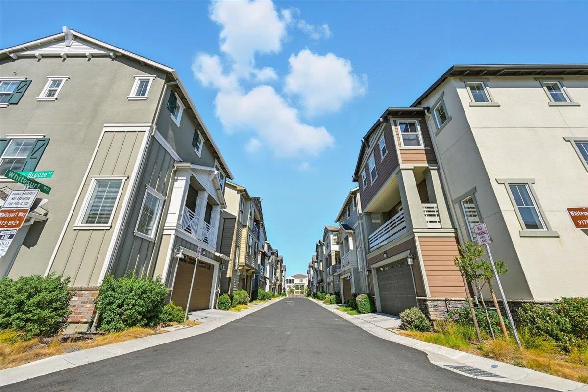 Attached, Exterior, Facade, Rowhouse