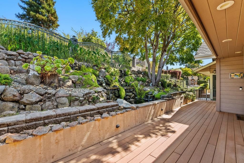 Exterior, Wood Texture Flooring