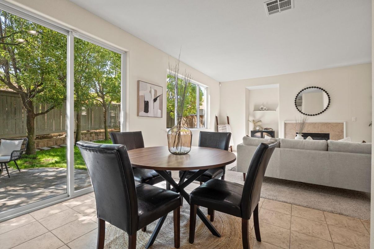 Dining room, Fireplace, Interior