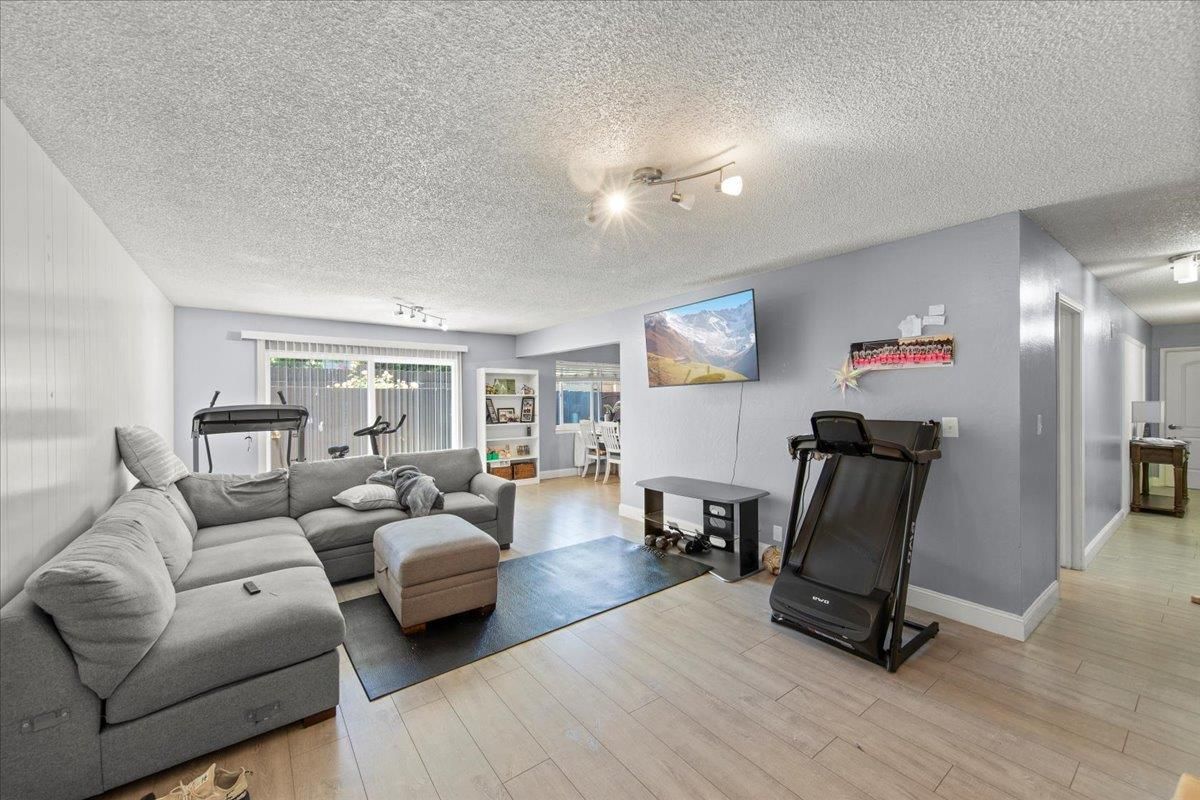 Fitness Equipment, Interior, Living room, Wood Texture Flooring