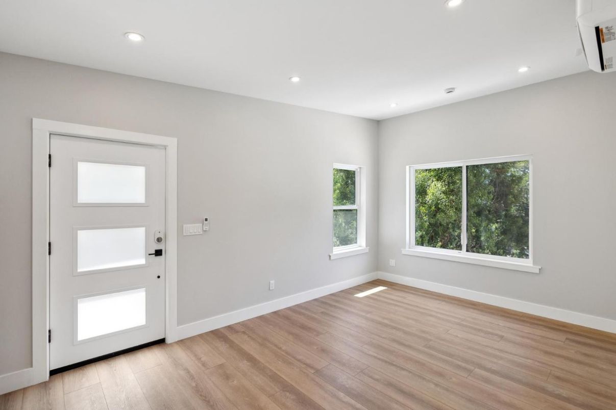 Empty room, Interior, Recessed Lighting, Wood Texture Flooring
