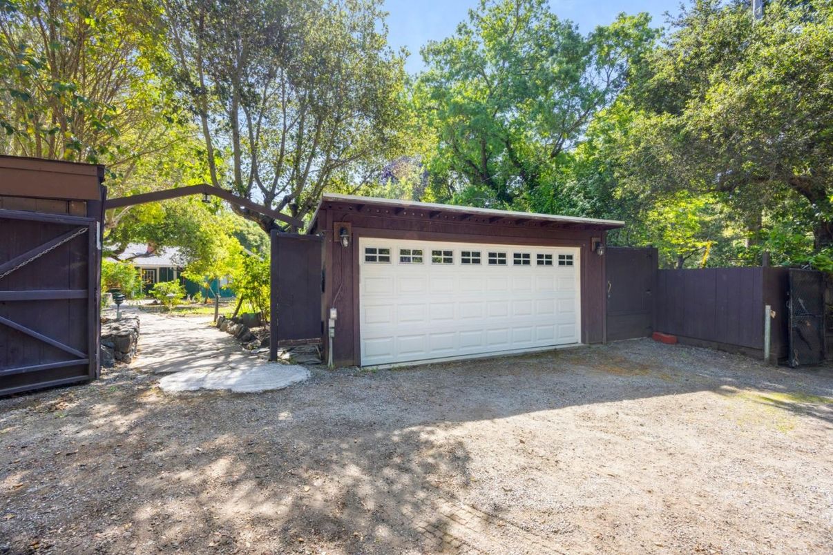 Detached Garage, Exterior