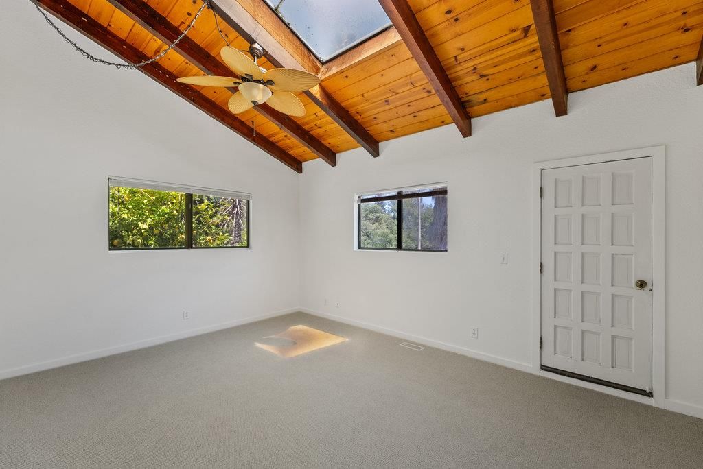 Empty room, Interior, Wooden Beams, Wooden Ceilings