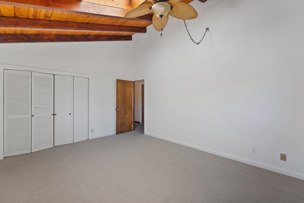 Empty room, Interior, Wooden Beams, Wooden Ceilings