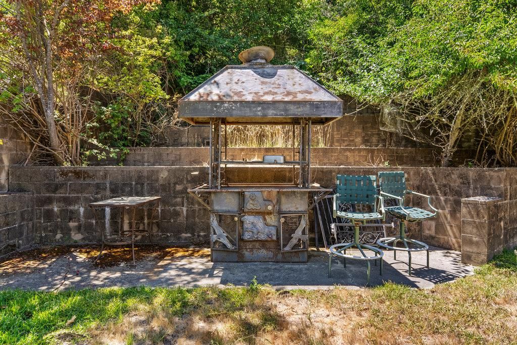 Exterior, Outdoor Kitchen