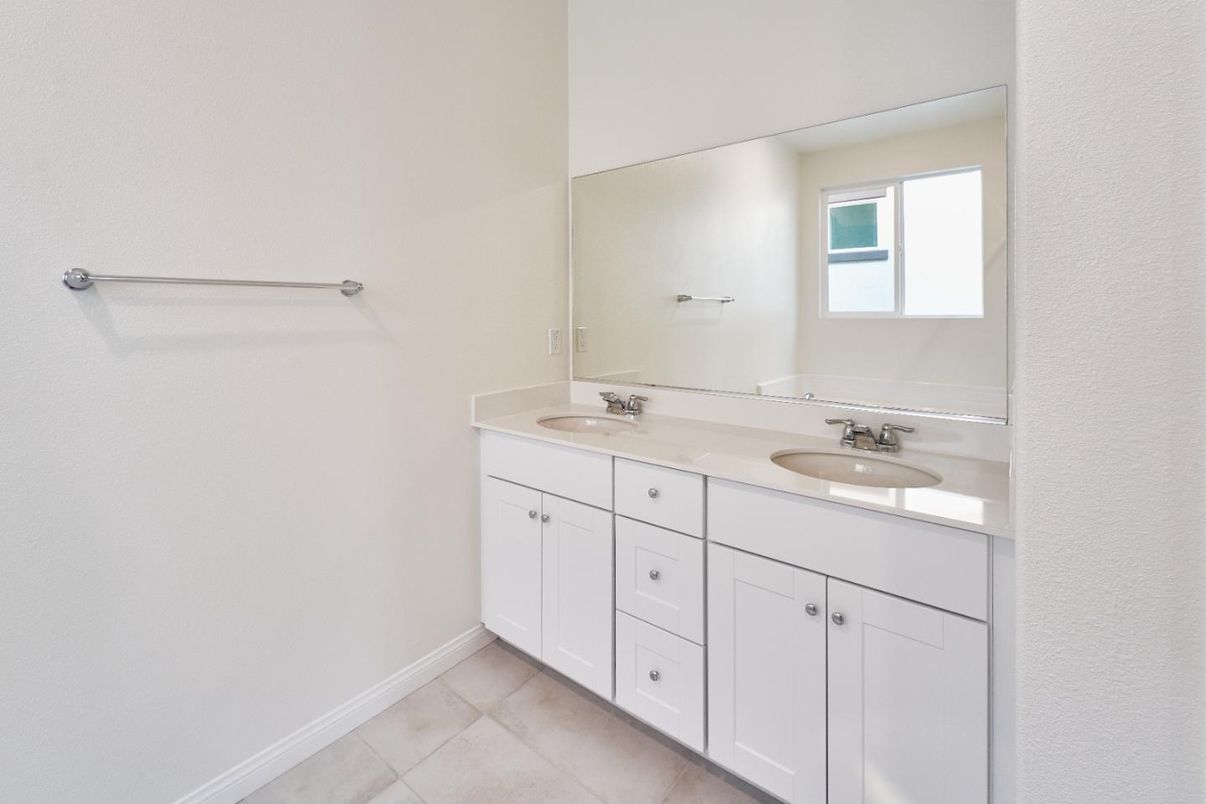 Bathroom, Dual Sink Vanities, Interior