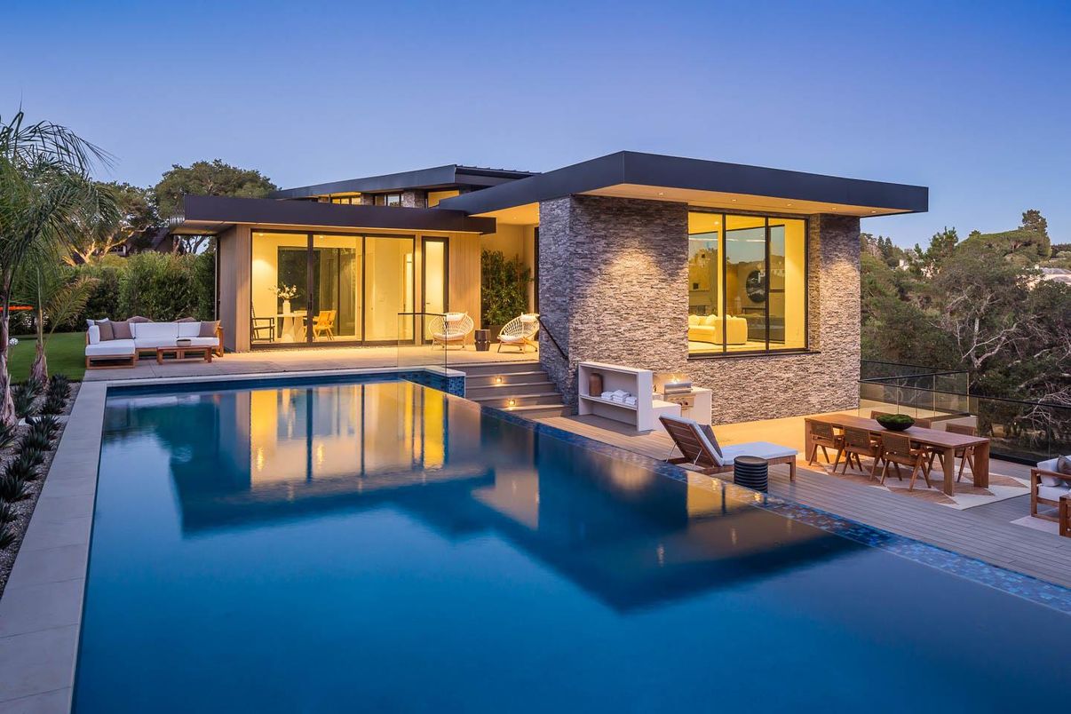 Exterior, Fireplace, Pool