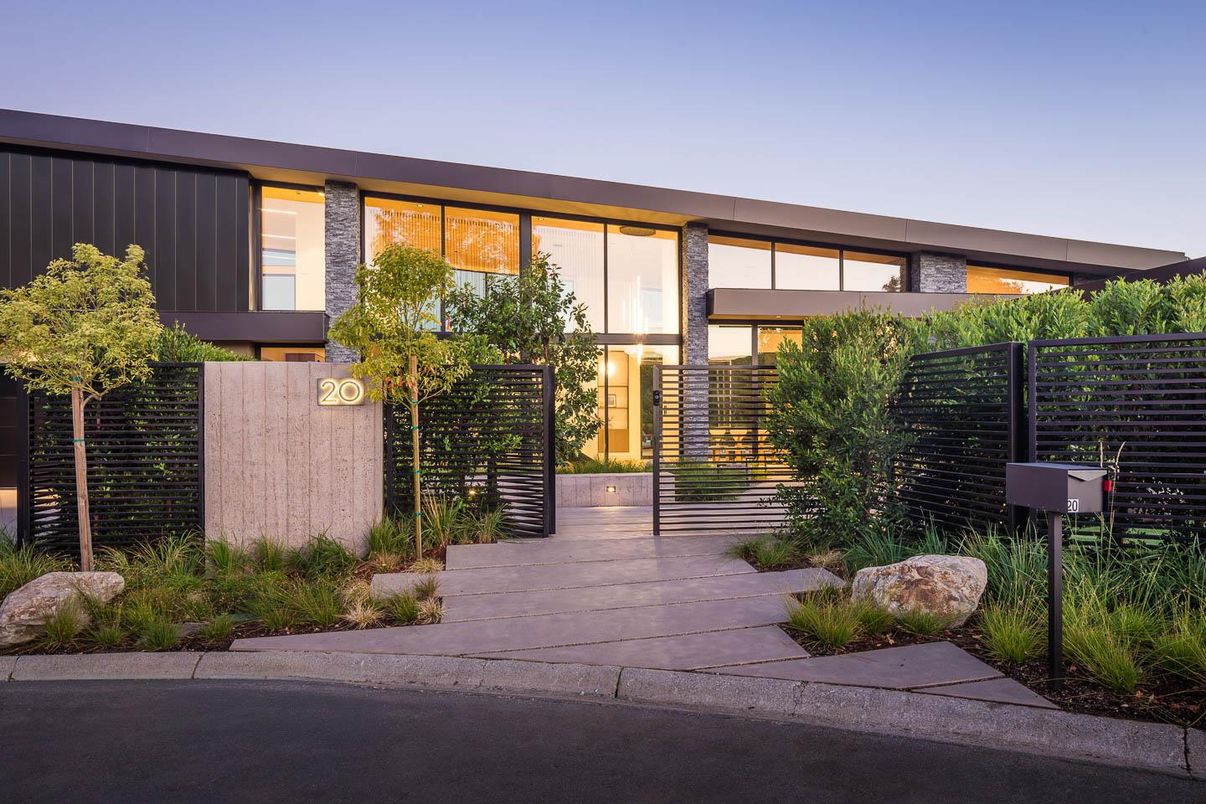 Exterior, Facade, Modern